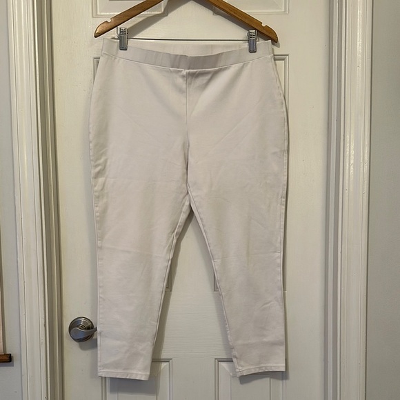 Chico's Classic crop ponte knit pant size 12 white - Picture 1 of 7
